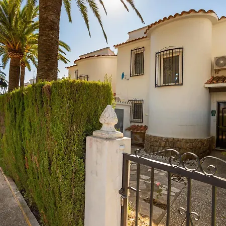 La Casa De La Playa. Piscina, Wifi Y Terraza. Будинок відпочинку Денія