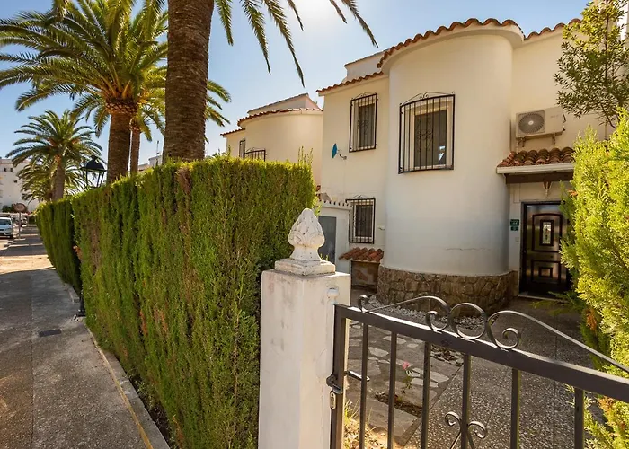 La Casa De La Playa. Piscina, Wifi Y Terraza. Holiday home Denia